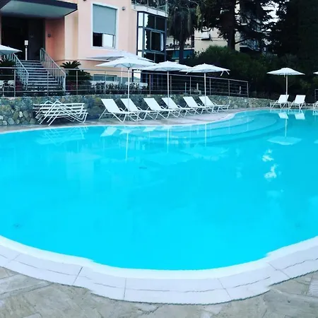 Napoleon Hotel 3*