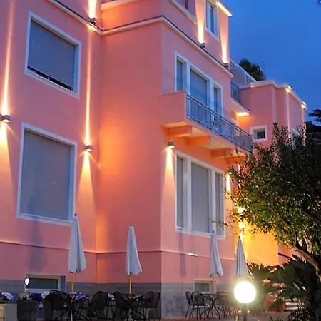 Napoleon Hotel 3*